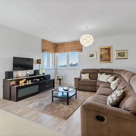 Fortuna Apartment *